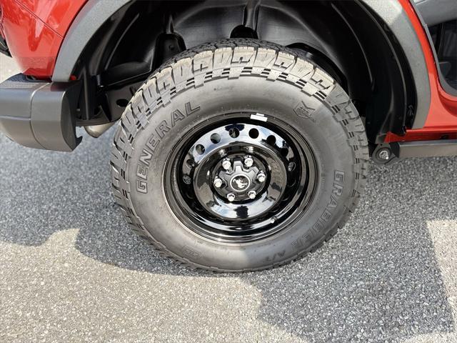 Photo of 2022 Hot Pepper Red Metallic Tinted Clearcoat Ford Bronco