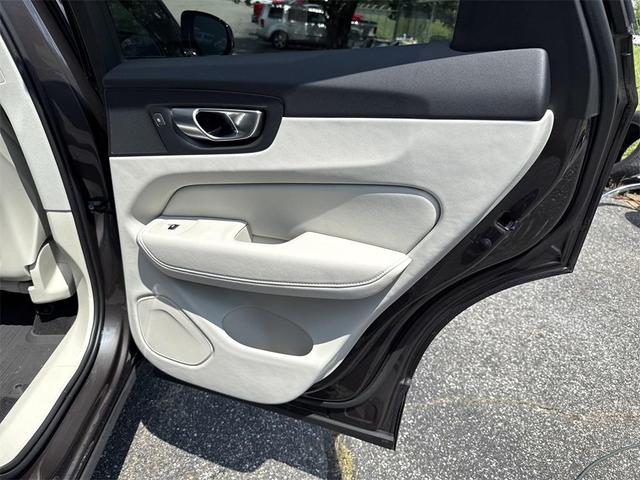 Photo of 2024 Platinum Gray Metallic Volvo XC60