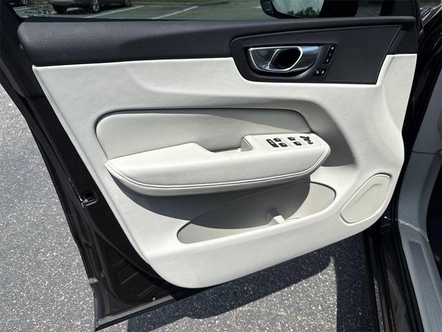 Photo of 2024 Platinum Gray Metallic Volvo XC60