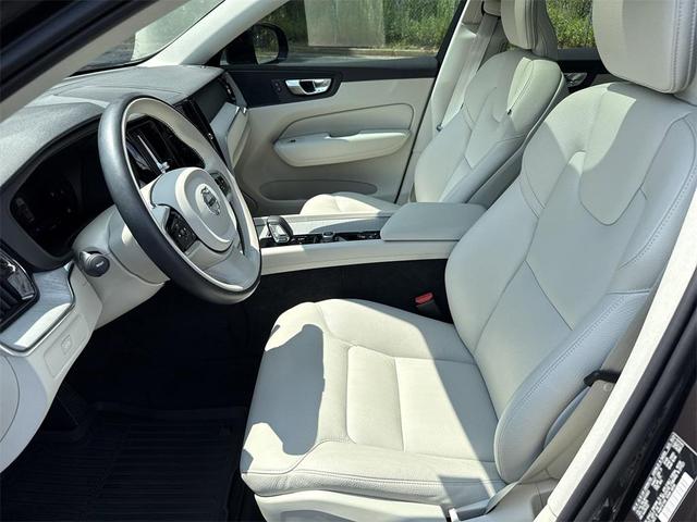 Photo of 2024 Platinum Gray Metallic Volvo XC60