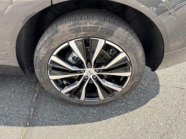 Photo of 2024 Platinum Gray Metallic Volvo XC60