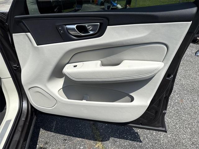 Photo of 2024 Platinum Gray Metallic Volvo XC60