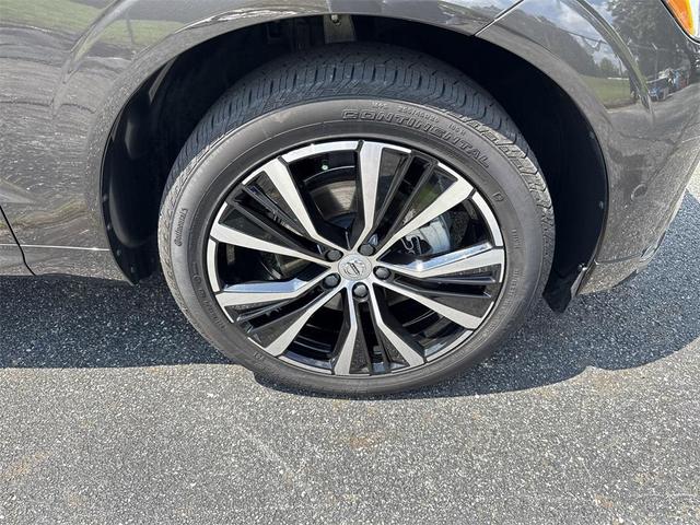 Photo of 2024 Platinum Gray Metallic Volvo XC60