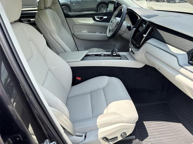Photo of 2024 Platinum Gray Metallic Volvo XC60