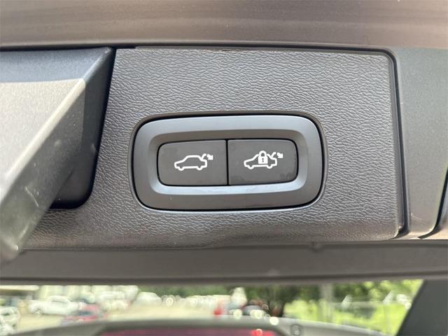 Photo of 2024 Platinum Gray Metallic Volvo XC60