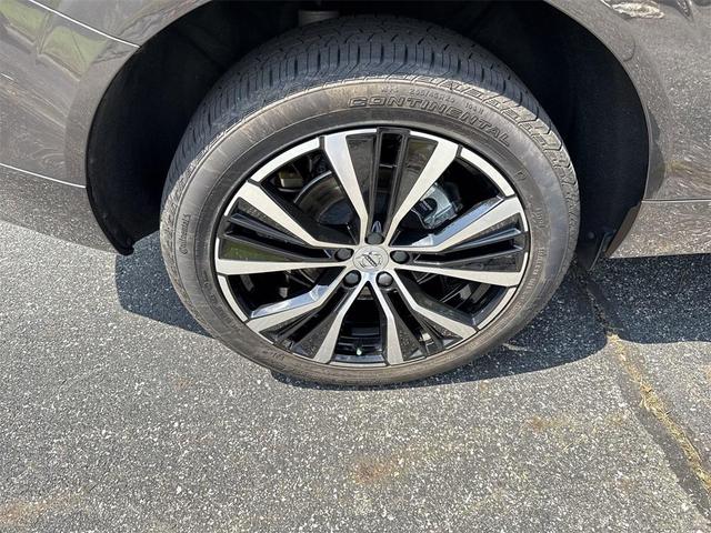 Photo of 2024 Platinum Gray Metallic Volvo XC60