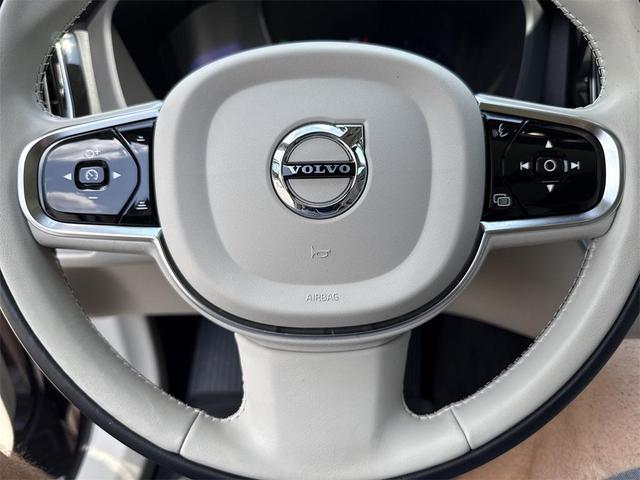 Photo of 2024 Platinum Gray Metallic Volvo XC60