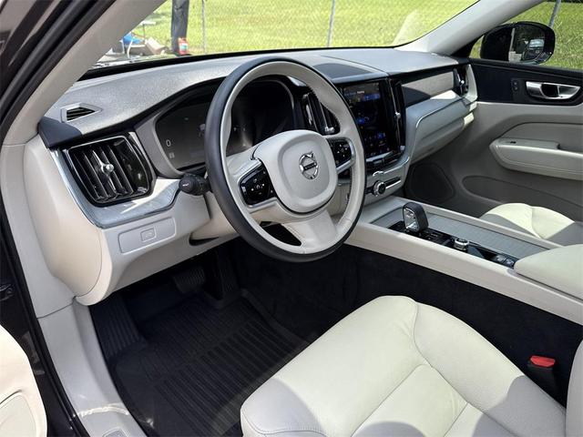 Photo of 2024 Platinum Gray Metallic Volvo XC60