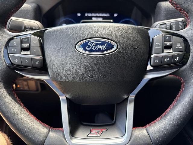Photo of 2025 Star White Metallic Tri-Coat Ford Explorer