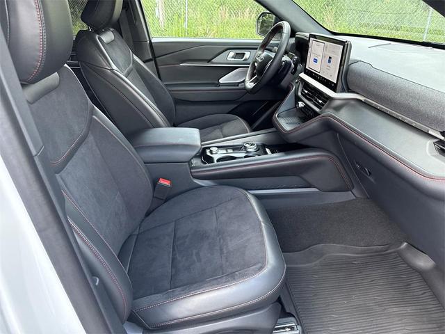 Photo of 2025 Star White Metallic Tri-Coat Ford Explorer