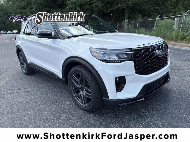 Photo of 2025 Star White Metallic Tri-Coat Ford Explorer
