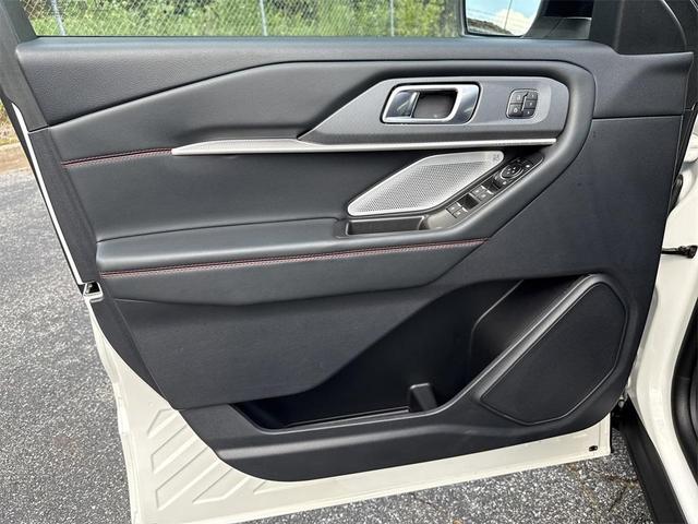 Photo of 2025 Star White Metallic Tri-Coat Ford Explorer