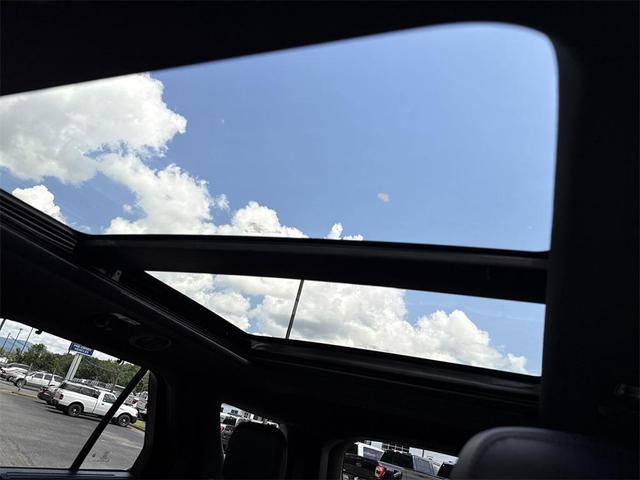 Photo of 2025 Star White Metallic Tri-Coat Ford Explorer