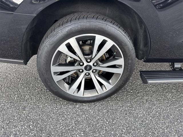 Photo of 2021 Agate Black Metallic Ford Expedition
