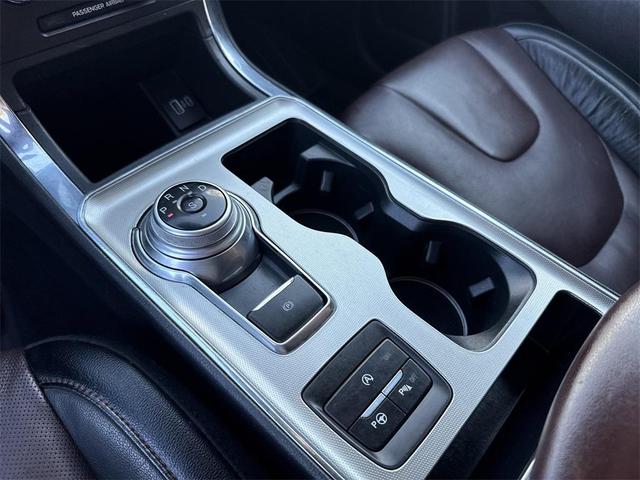 Photo of 2022 Star White Metallic Tri-Coat Ford Edge