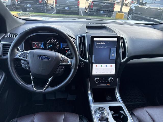 Photo of 2022 Star White Metallic Tri-Coat Ford Edge