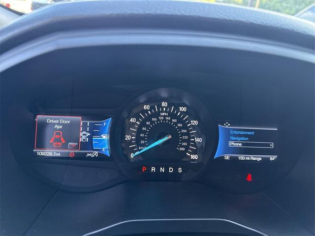 Photo of 2022 Star White Metallic Tri-Coat Ford Edge