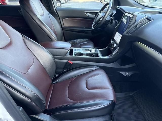 Photo of 2022 Star White Metallic Tri-Coat Ford Edge