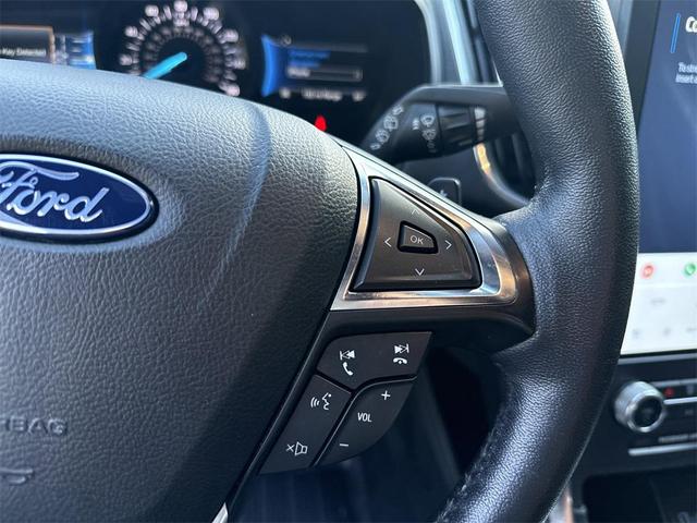 Photo of 2022 Star White Metallic Tri-Coat Ford Edge