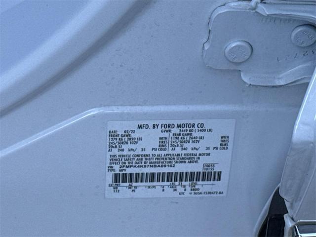 Photo of 2022 Star White Metallic Tri-Coat Ford Edge