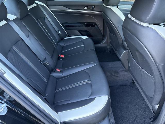 Photo of 2025 Aurora Black Pearl Kia K5