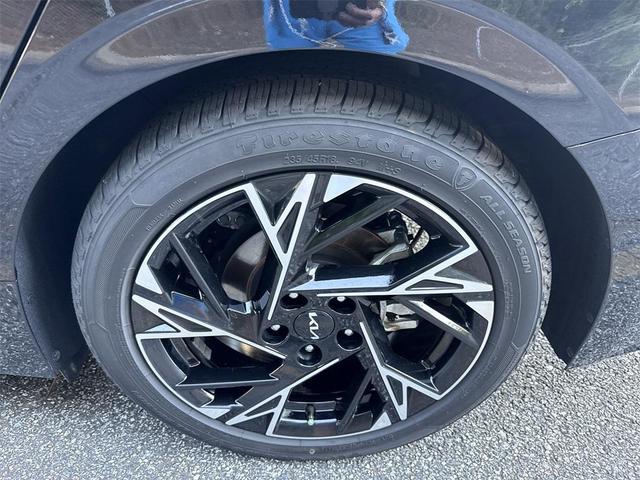 Photo of 2025 Aurora Black Pearl Kia K5