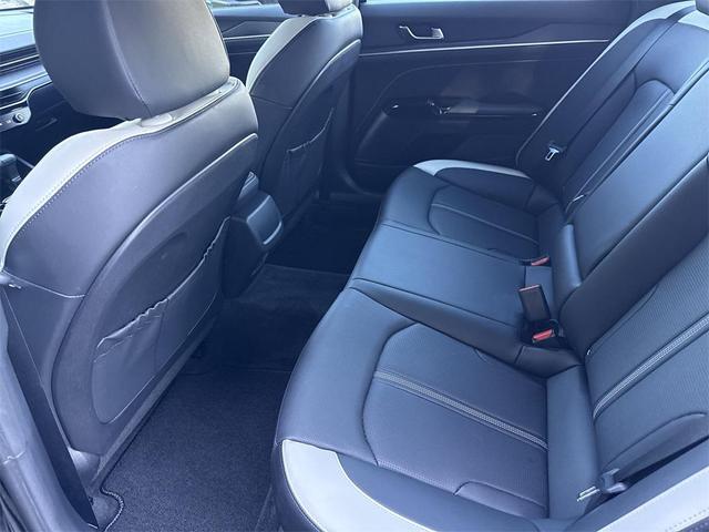 Photo of 2025 Aurora Black Pearl Kia K5