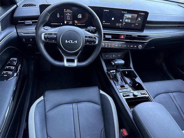 Photo of 2025 Aurora Black Pearl Kia K5