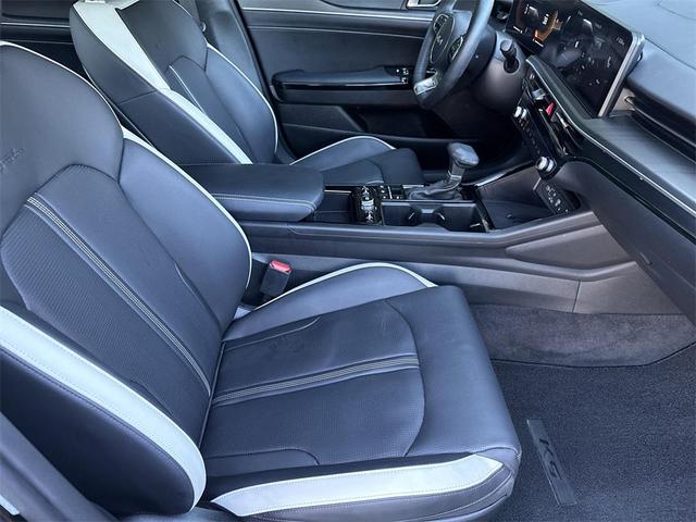 Photo of 2025 Aurora Black Pearl Kia K5