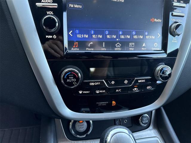 Photo of 2018 Magnetic Black Metallic Nissan Murano