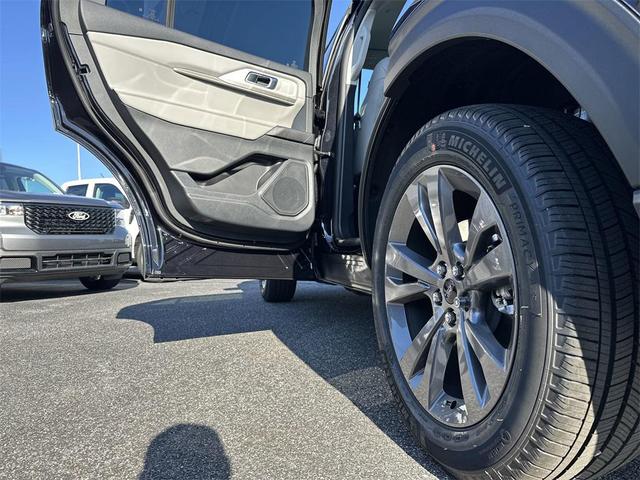 Photo of 2025 Agate Black Metallic Ford Explorer