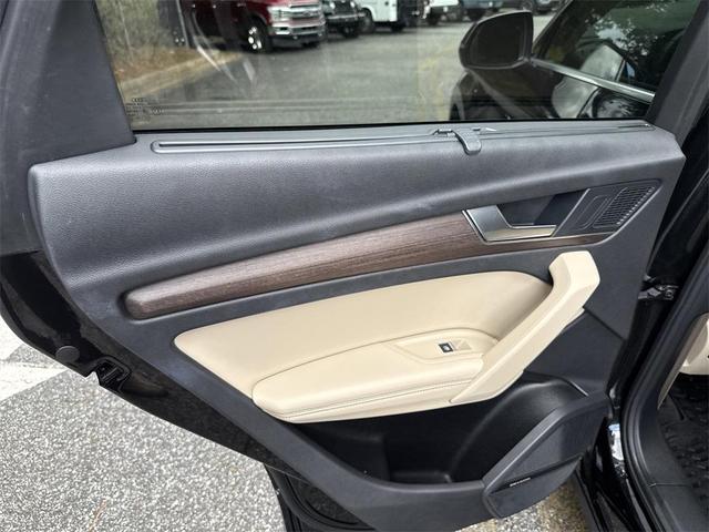 Photo of 2021 Black Metallic Audi Q5