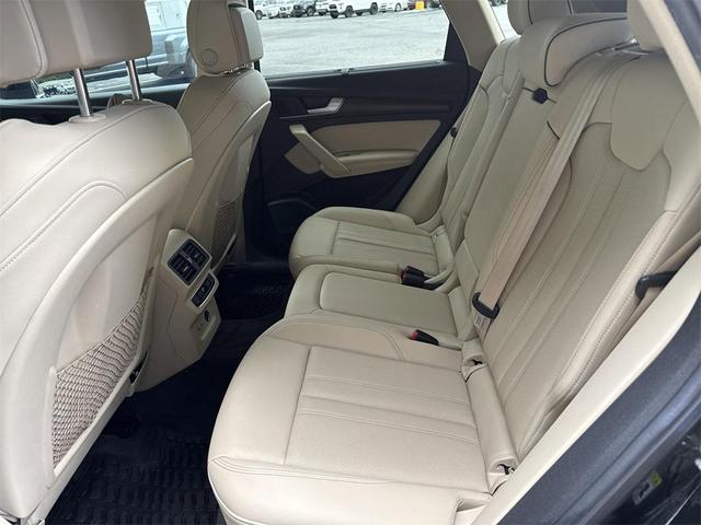 Photo of 2021 Black Metallic Audi Q5
