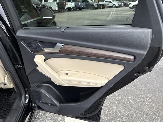 Photo of 2021 Black Metallic Audi Q5