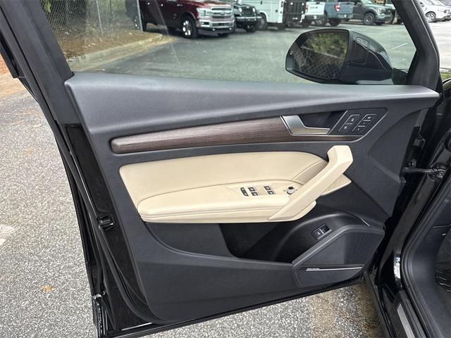 Photo of 2021 Black Metallic Audi Q5