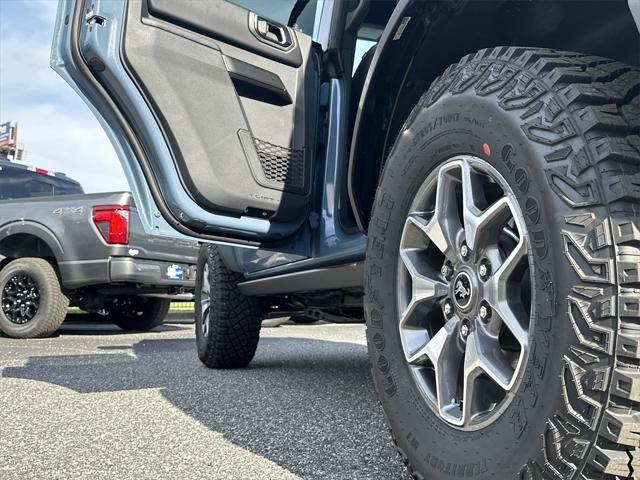 Photo of 2025 Azure Gray Metallic Tri-Coat Ford Bronco