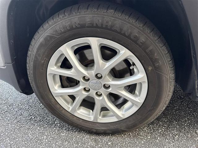 Photo of 2018 Billet Silver Metallic Clearcoat Jeep Cherokee