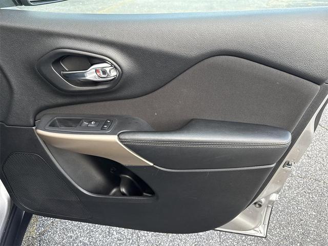 Photo of 2018 Billet Silver Metallic Clearcoat Jeep Cherokee