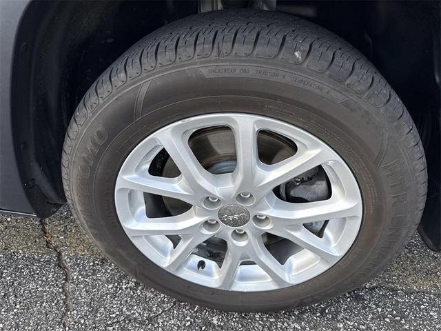 Photo of 2018 Billet Silver Metallic Clearcoat Jeep Cherokee