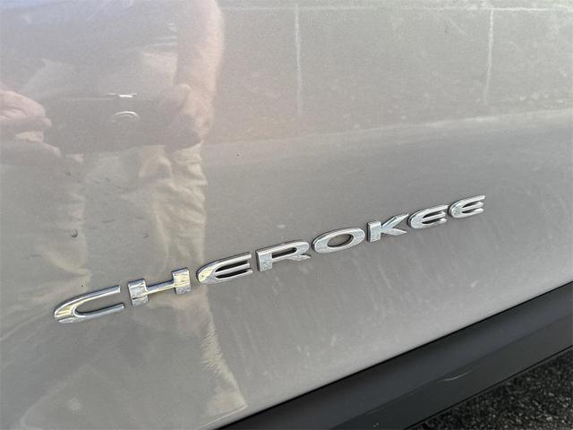 Photo of 2018 Billet Silver Metallic Clearcoat Jeep Cherokee