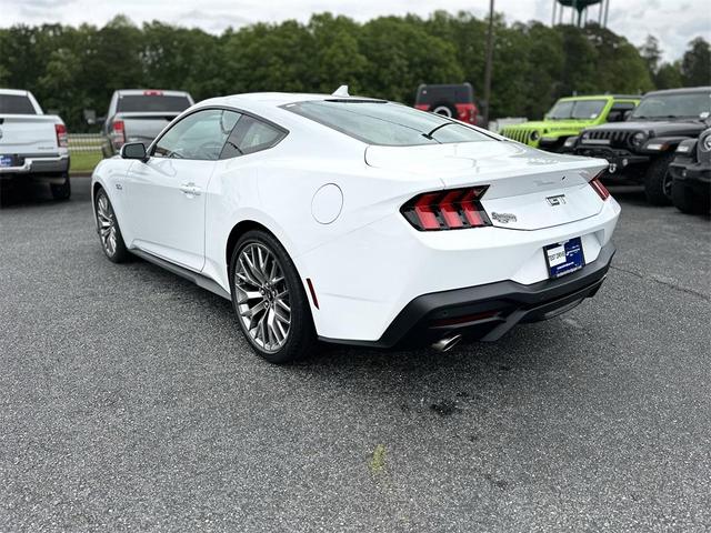 Photo of 2025 Oxford White Ford Mustang