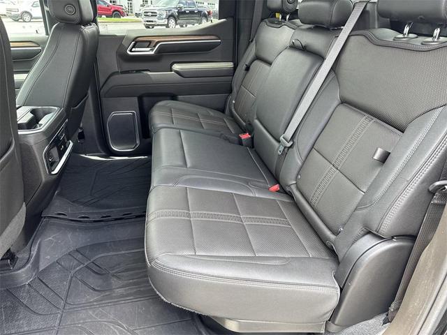 Photo of 2022 Black Chevrolet Silverado 1500
