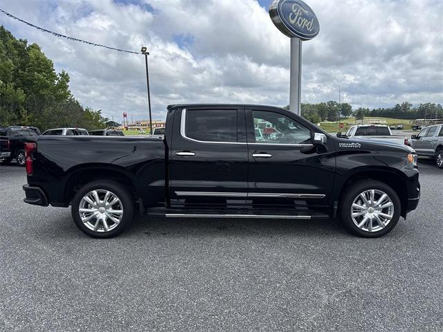 Photo of 2022 Black Chevrolet Silverado 1500