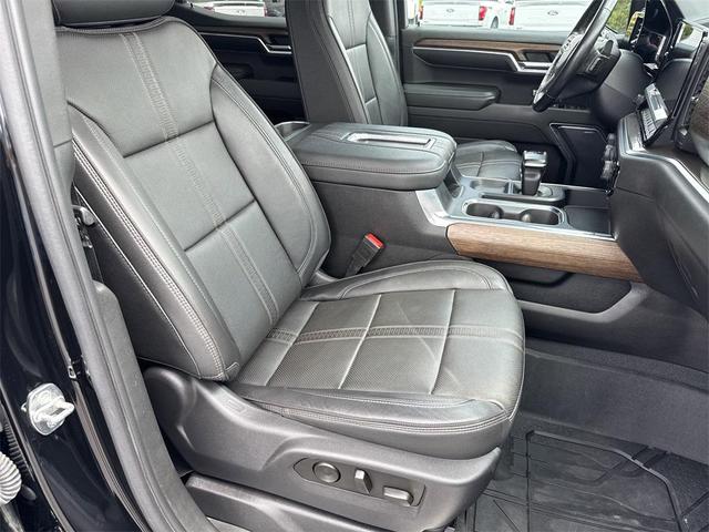 Photo of 2022 Black Chevrolet Silverado 1500