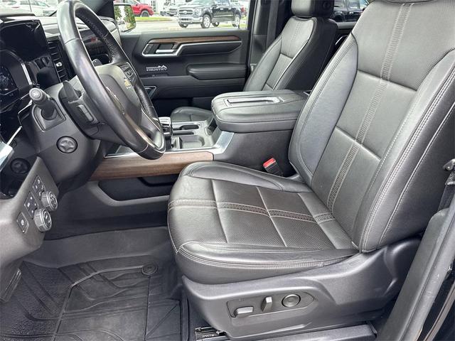 Photo of 2022 Black Chevrolet Silverado 1500