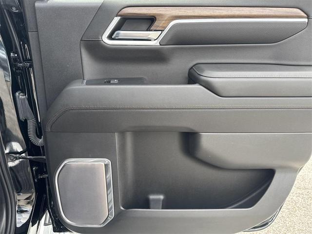 Photo of 2022 Black Chevrolet Silverado 1500