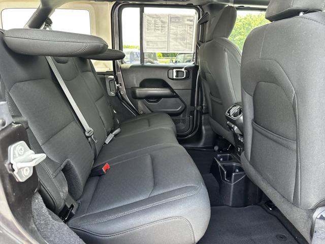 Photo of 2019 Granite Crystal Metallic Clearcoat Jeep Wrangler Unlimited