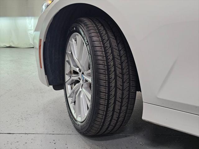 Photo of 2024 White BMW 330