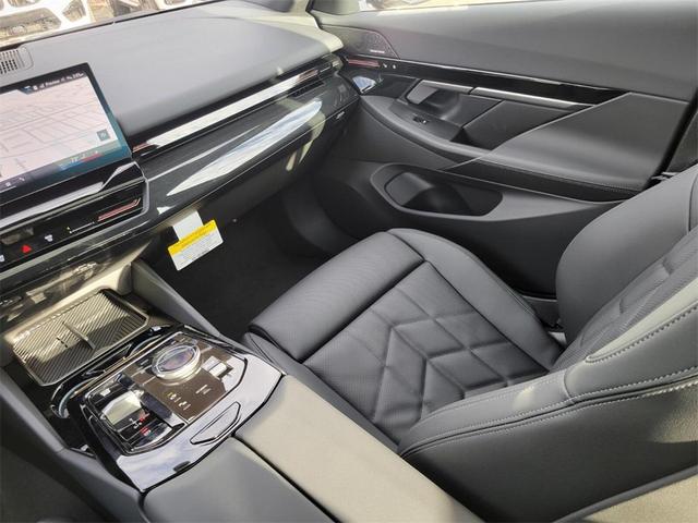 Photo of 2025 Dark Graphite Metallic BMW 530