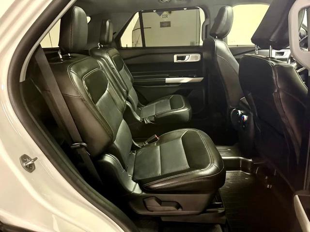 Photo of 2022 White Ford Explorer